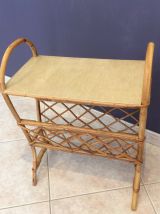 Porte revues ,bout de canapé  en rotin 