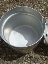 Pot a  lait Aluminium Ancien