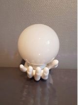 applique murale main céramique blanche  globe opaline blanc