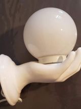 applique murale main céramique blanche  globe opaline blanc