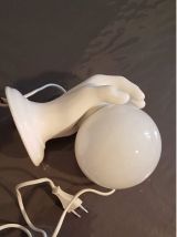 applique murale main céramique blanche  globe opaline blanc