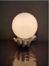 applique murale main céramique blanche  globe opaline blanc