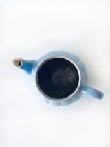 Ancienne théière en céramique bleue
