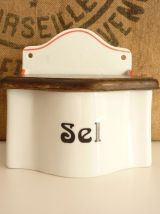 Jolie boîte à sel en céramique blanche et rouge et couvercle