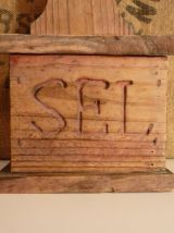 Boîte à sel en bois, avec accroche murale