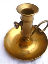 bougeoir ancien avec poussoir en laiton , vintage