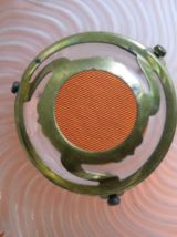 Abat jour ART NOUVEAU  en verre moulé et griffe en laiton