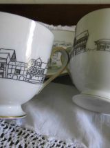 Paire de tasses et assiettes en porcelaine allemande