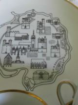 Paire de tasses et assiettes en porcelaine allemande