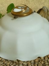suspension , abatjour vintage en opaline