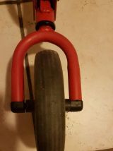 trotinette pliable 3 roues de marque Nordy rouge et blanche