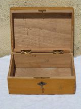 boite , coffret  en  bois  avec  clée ,   vintage