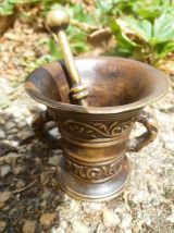 mortier  et  pilon  ancien  ,  vintage