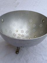 Passoire  en  aluminium  ,  vintage