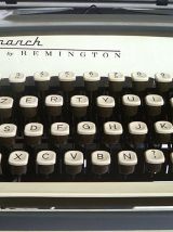Machine a écrire  by Remington  monarch, vintage