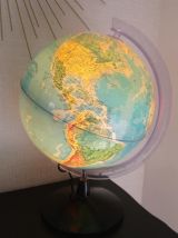 Globe terrestre lumineux vintage. 