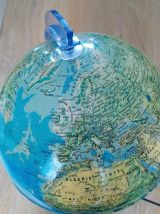 Globe terrestre lumineux vintage. 