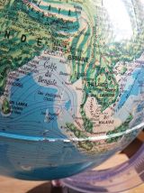 Globe terrestre lumineux vintage. 