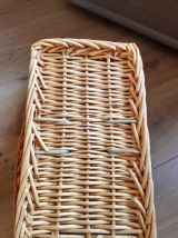 Panier en osier avec anses. 