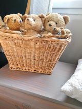 Panier en osier avec anses. 