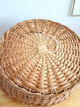 Joli panier rond en rotin