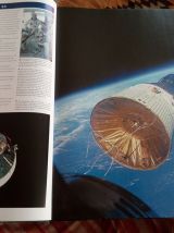 Très grand et beau livre sur la conquête spatiale