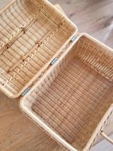 Joli vanity, valisette en osier. 