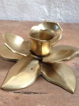 Paire de bougeoirs fleurs en laiton