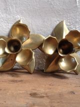 Paire de bougeoirs fleurs en laiton