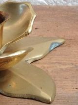 Paire de bougeoirs fleurs en laiton