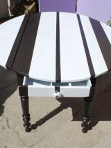 table ronde bois peint de 1,60 de diamètre 0,74 de hauteur 