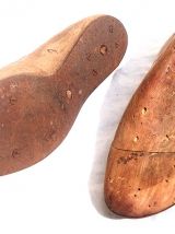 paire  d'embauchoirs  bois anciens