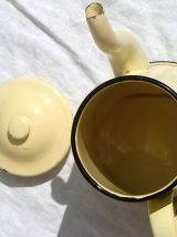 pichet , cafetière en tole émaillée ,  vintage