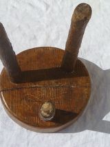 Tabouret de traite tripode , ancien