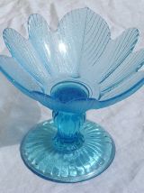 coupe  en  verre  bleu,  vintage