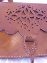 Magnifique sac vintage en cuir épais en bon état