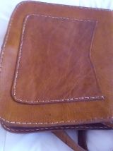 Magnifique sac vintage en cuir épais en bon état