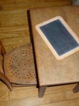 Bureau d'écolier avec sa chaise