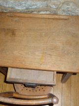 Bureau d'écolier avec sa chaise