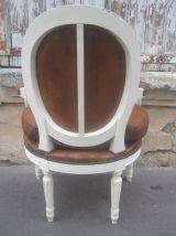 Fauteuil médaillon style Louis XVI