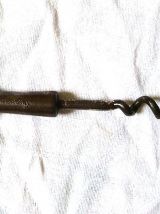 tire bouchon ancien en métal « Commercial »