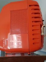 TV portable Prince orange vintage qui s'allume 