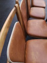  superbe chaise vintage en skaï marron liseré blanc