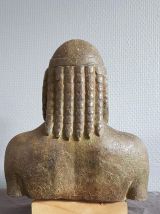 buste homme de la mythologie en coulée de pierre socle en bo