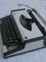 Machine à écrire Olympia Traveller De Luxe