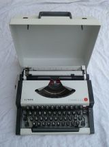 Machine à écrire Olympia Traveller De Luxe