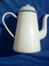 cafetiere blanche en acier émaillé, vintage