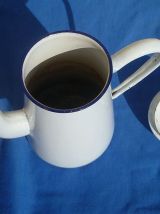 cafetiere blanche en acier émaillé, vintage