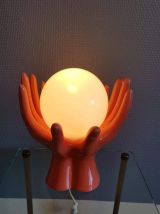 lampe mains saumon avec opaline blanche