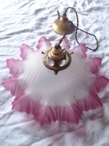 ancienne lampe suspension opaline drapée rose